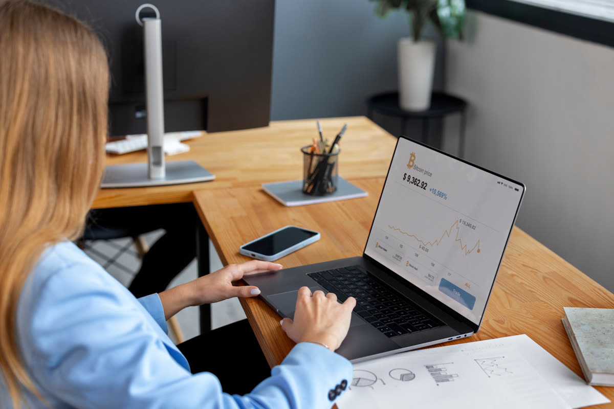 Authority and backlink growth charts